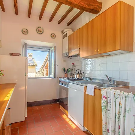 Pet Friendly In With Kitchen *