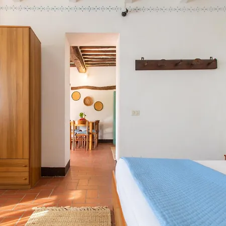 Pet Friendly In With Kitchen *